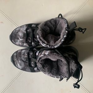 Nike Roshe Black/Gray